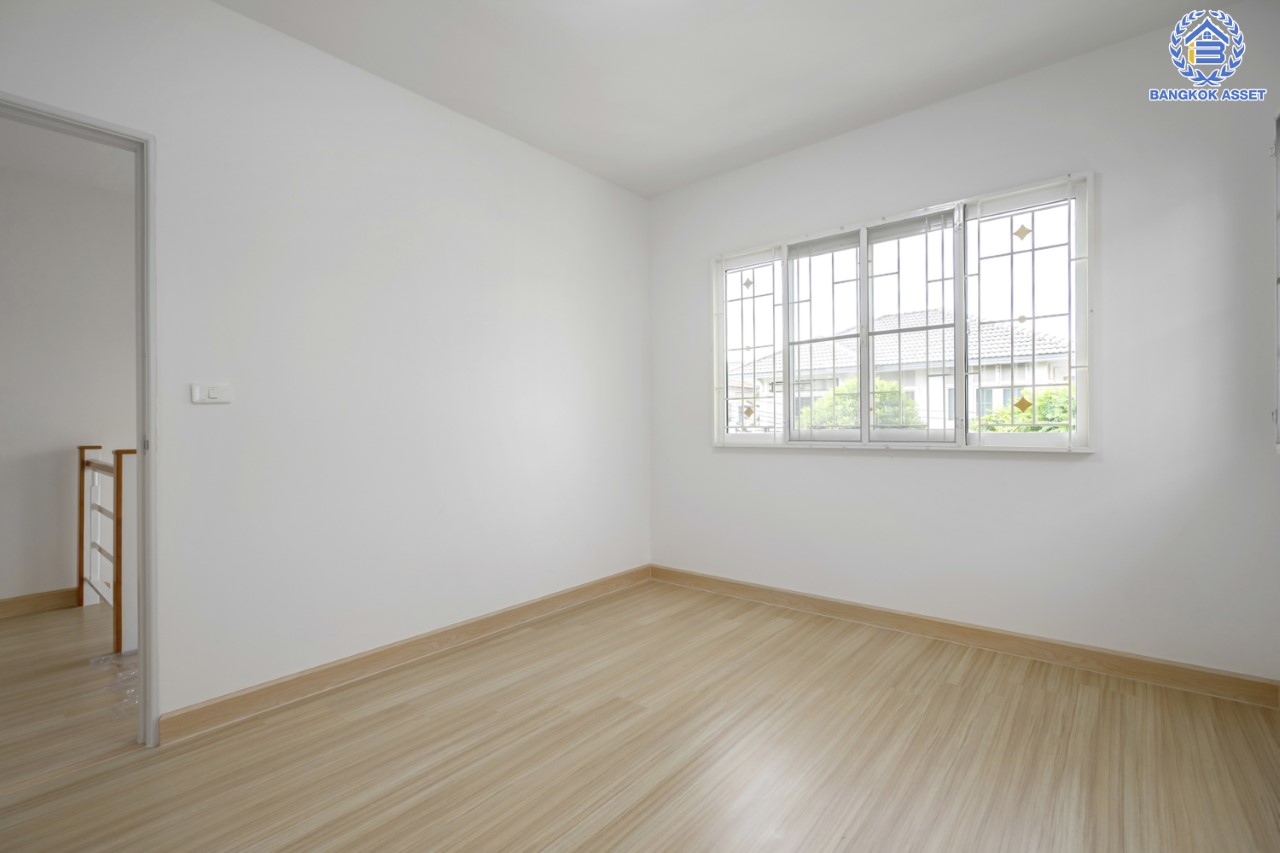 บ้านมือสองตกแต่งใหม่ ม.พฤกษาวิลเลจ10 พระราม5-บางใหญ่ เนื้อที่ 50.8 ตร.ว. ตอบโจทย์ทุกการอยู่อาศัย ฟังก์ชัน 3 ห้องนอน 2 ห้องน้ำ 1 ที่จอดรถ บรรยากาศเป็นส่วนตัว บนทำเลศักยภาพ เชื่อมต่อถนนกาญจนาภิเษก ใกล้เซ็นทรัลเวสต์เกต ทางด่วน และรถไฟฟ้า "สถานีตลาดบางใหญ่"...